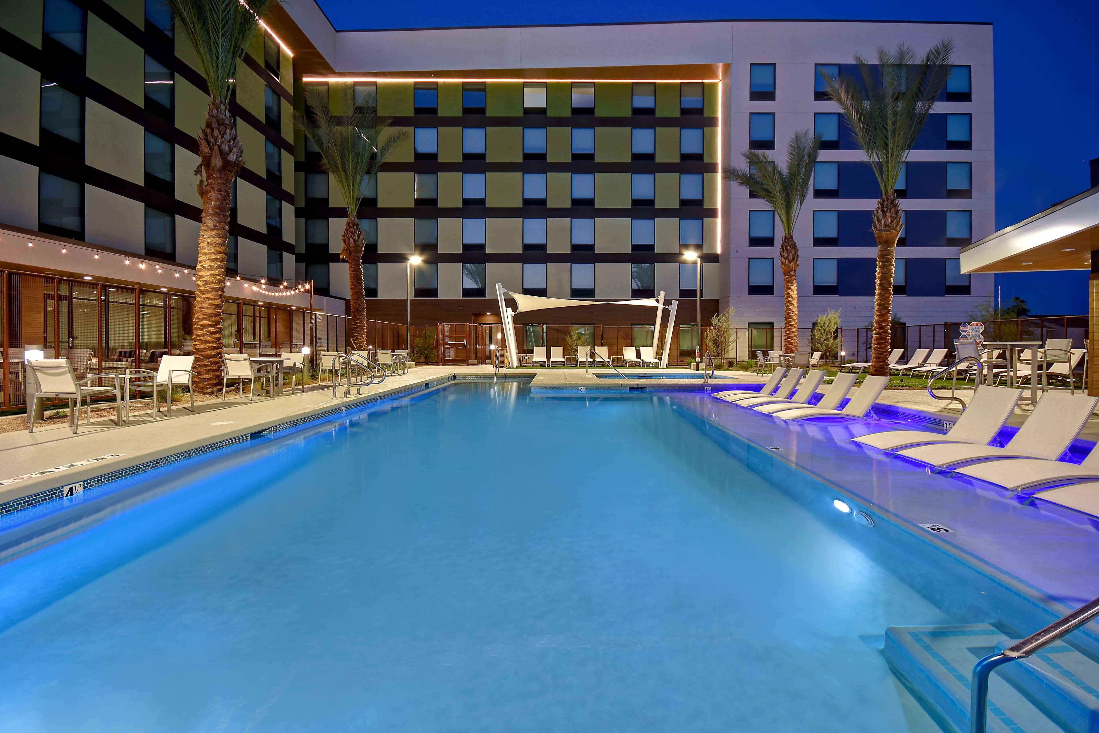 Hampton Inn&Suites Las Vegas Convention Center Extérieur photo