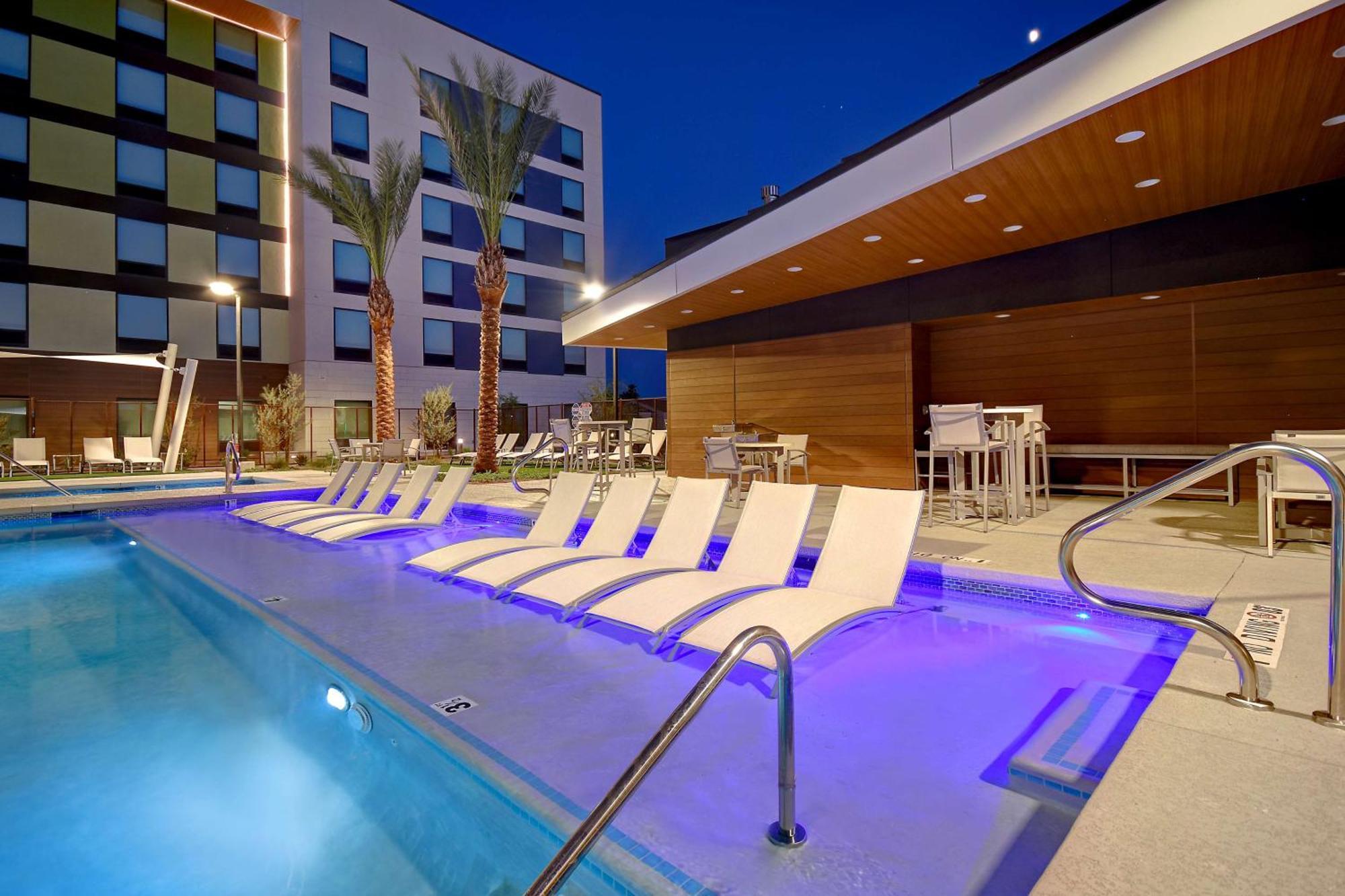 Hampton Inn&Suites Las Vegas Convention Center Extérieur photo