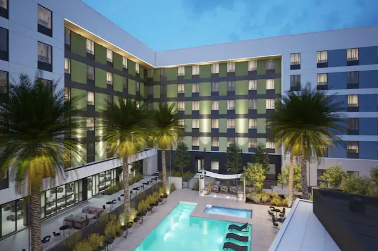 Hampton Inn&Suites Las Vegas Convention Center Extérieur photo
